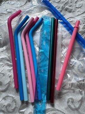 NEW - Reusable Silicone and Metal Straw - Set of 10
